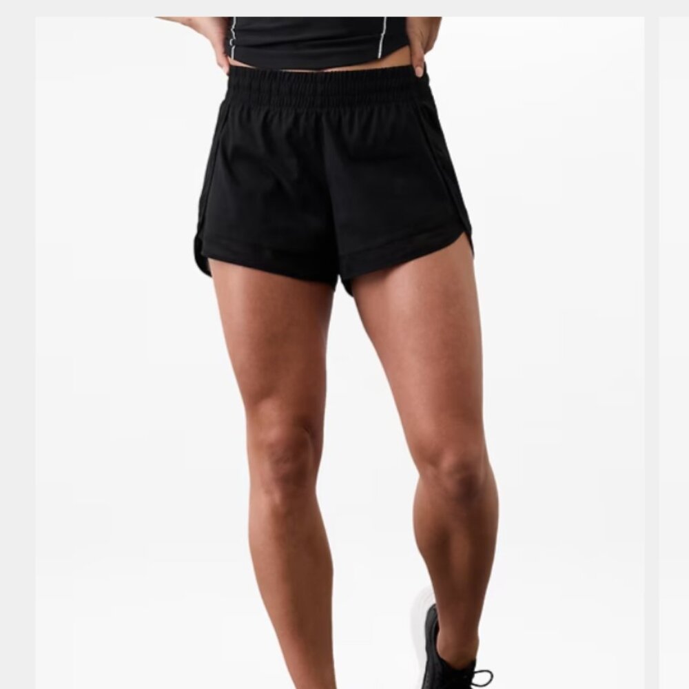 Athleta Mesh Racer Run Mid Rise 4 Short